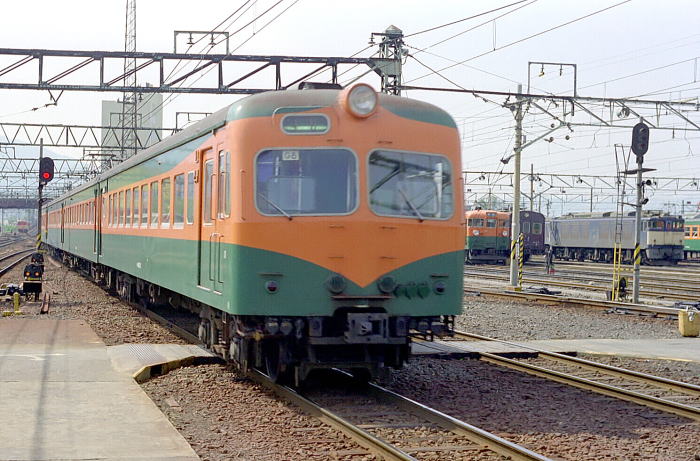 中央西線-篠ノ井線８２３Ｍ到着松本